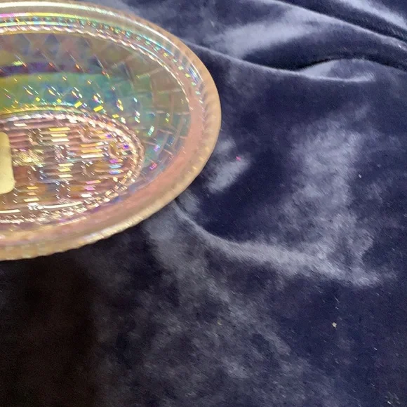 Fenton Art glass, white hand-painted bunny box with pink glass bottom - Picture 2 of 3